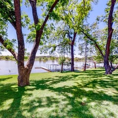 Sunny Days Lake Retreat