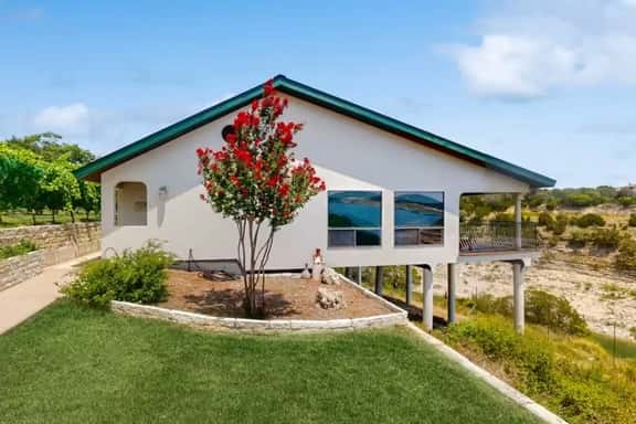 Chardonnay Haus - Image 1