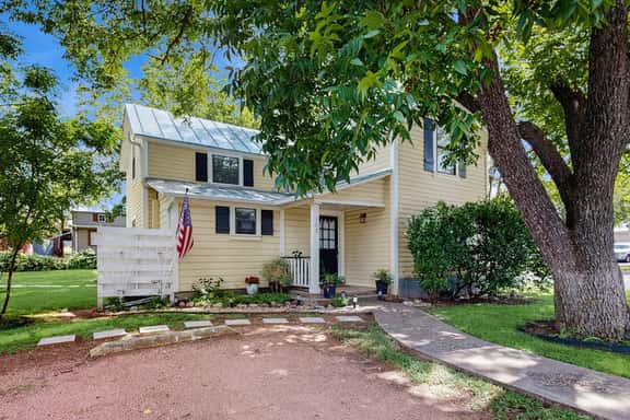 Cosmos Corner House - Image 1