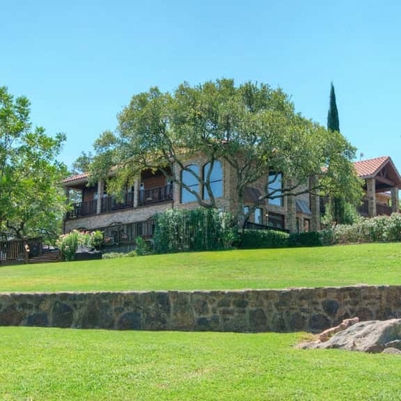 Lake Buchanan Grand Retreat - Image 1