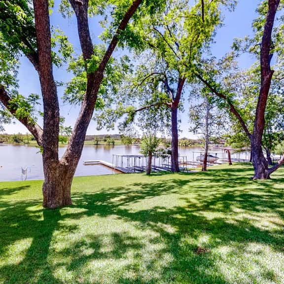 Sunny Days Lake Retreat - Image 1