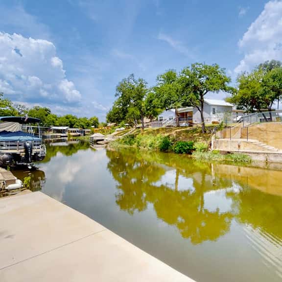 Woodland Hills Retreat - Image 1