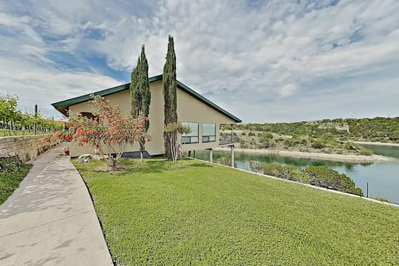 Shiraz Haus - Image 1